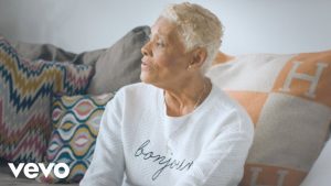 Dionne Warwick : son nouveau clip "What The World Needs Now"